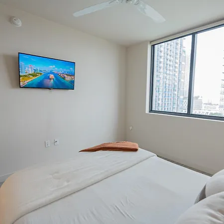 Tulum Oasis - Rooftop Pool & Cabanas In The Miami World Center